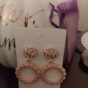 Women's earrings